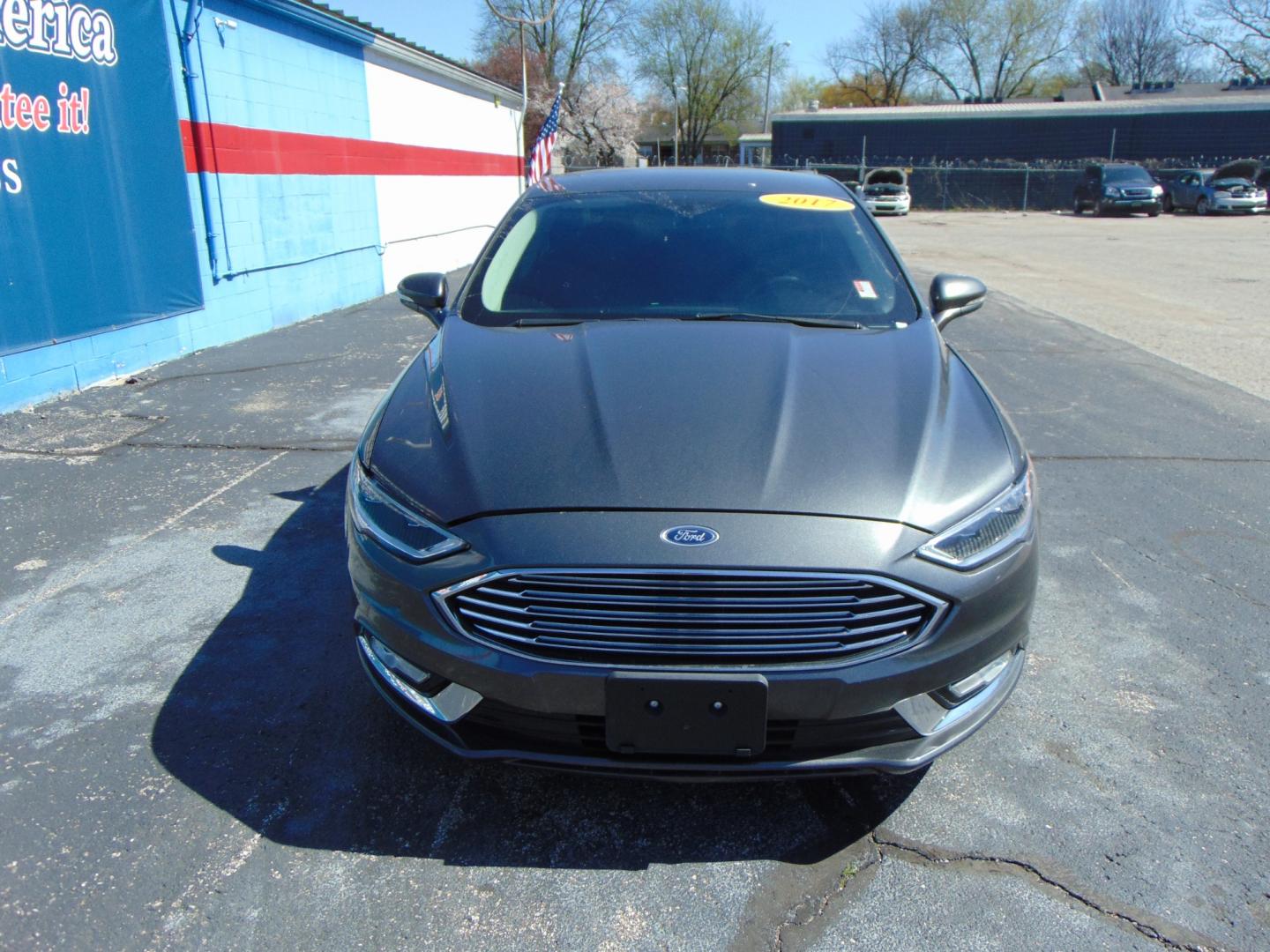 2017 Gray Ford Fusion (3FA6P0HD2HR) with an 4-Cyl 2.5 Liter engine, Auto, 6-Spd SelectShift transmission, located at 2105 Dixie Hwy, Louisville, KY, 40210, (502) 772-3333, 38.220932, -85.795441 - Photo#3